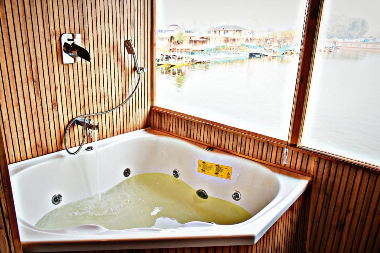 Houseboat Plato Excellence Hotel Srinagar  Luaran gambar